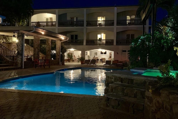 The Lazy Parrot Inn (Rincón)